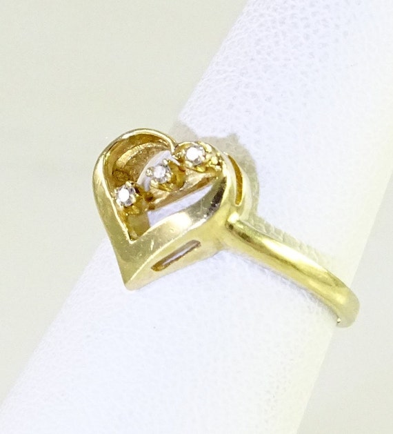 Size 5.5 * Petite 10K Gold / Diamond Heart Ring - image 2