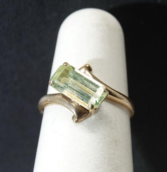 Size 3/4 10K Yellow Gold Ring With Pale Green Amethyst