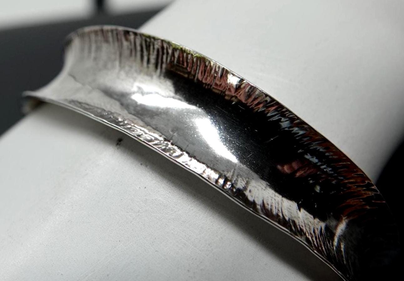 ミディアムサイズの手首用サイン入り職人カフブレスレット - Etsy 日本