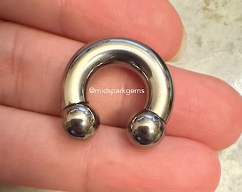 Barbell circolare a ferro di cavallo in titanio massiccio da 4 g (5,0 mm) e 10 mm, filettatura interna da 3/8 pollici, con sfere o punte ASTM F136