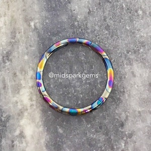 NAKED OIL SLICK - Anneau à cliquet articulé - Astm F136 titane anodisé arc-en-ciel - Choisissez 12 g 14 g 16 g 18 g - Septum ou boucle d'oreille