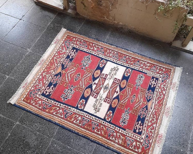 MEDIUM SIZE RUGS !