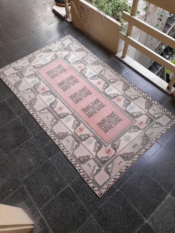Vintage Oushak Rug: 3.8x6.4 ft, Handknotted Wool Medallion Rug