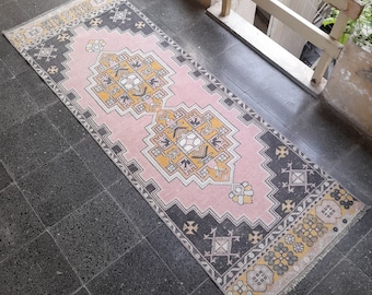 Vintage Oushak Runner Rug: Eclectic Medallion Rug, 2.5x7.1 ft