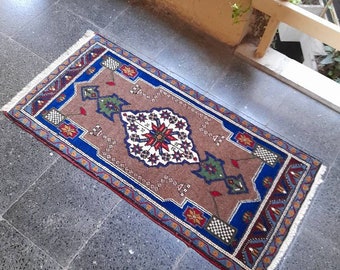 Small Vintage Turkish Rug: Handmade Wool Entryway Mat (1'9"x3'9")