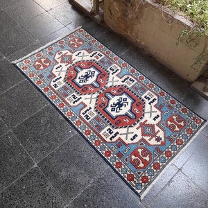 Handmade Turkish Oushak Rug: Distressed Medallion Wool Rug (2.3x4.5ft)