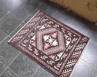 Small Turkish Rug: Vintage Handknotted Mat (2.2x2.9ft)