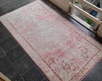 Alfombra Oushak desgastada: alfombra vintage de lana turca (1,35 x 3,15 m)