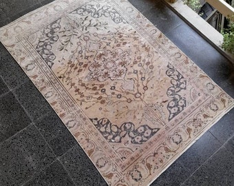 Alfombra Oushak vintage: 107 x 165 cm, alfombra turca de lana anudada a mano.