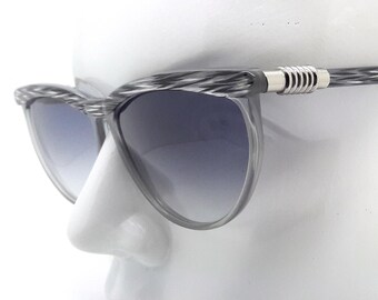 Vintage Gianni Versace Mod 488 Col 930 90s Sunglasses  // 1990s New Old Stock Sunglasses