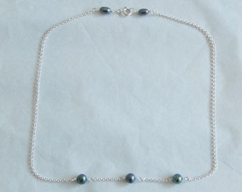 Peacock green pearl choker necklace