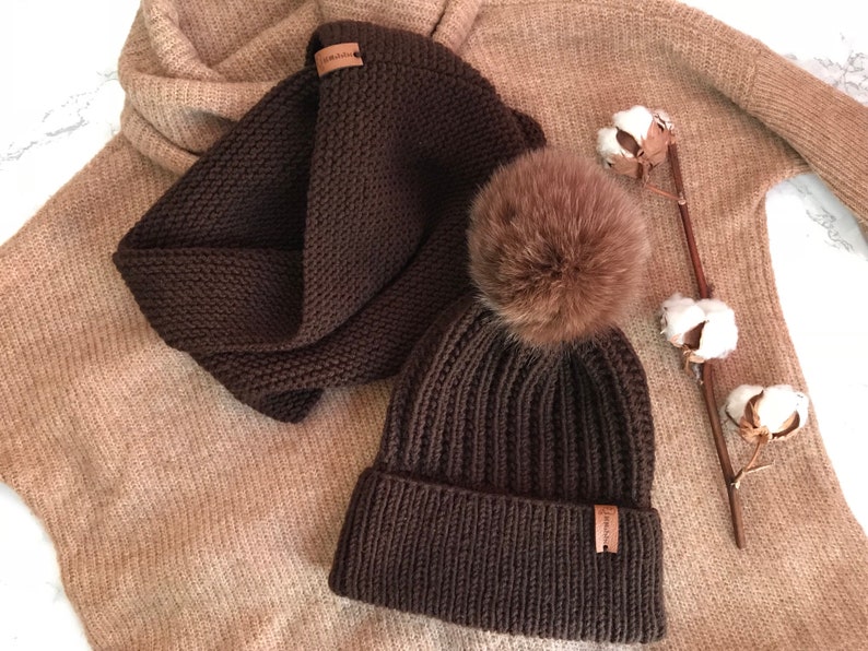 Woolen hat and snood set
