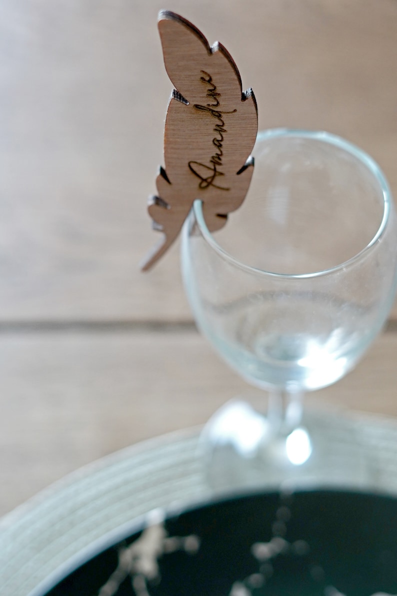 Feather-shaped wooden placemark, for wedding, baptism, birthday, table decoration, guest gift, table card, laser cut image 3