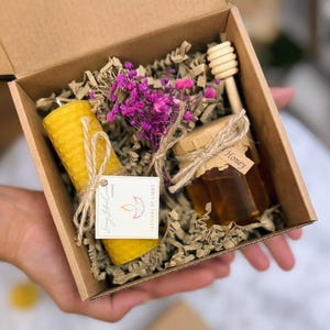 Natural Beeswax Candle & Honey Gift Set – Handmade Eco Friendly Candle, Raw Honey Jar, Rustic Gift Box for Her, Birthday or Thank You Gift