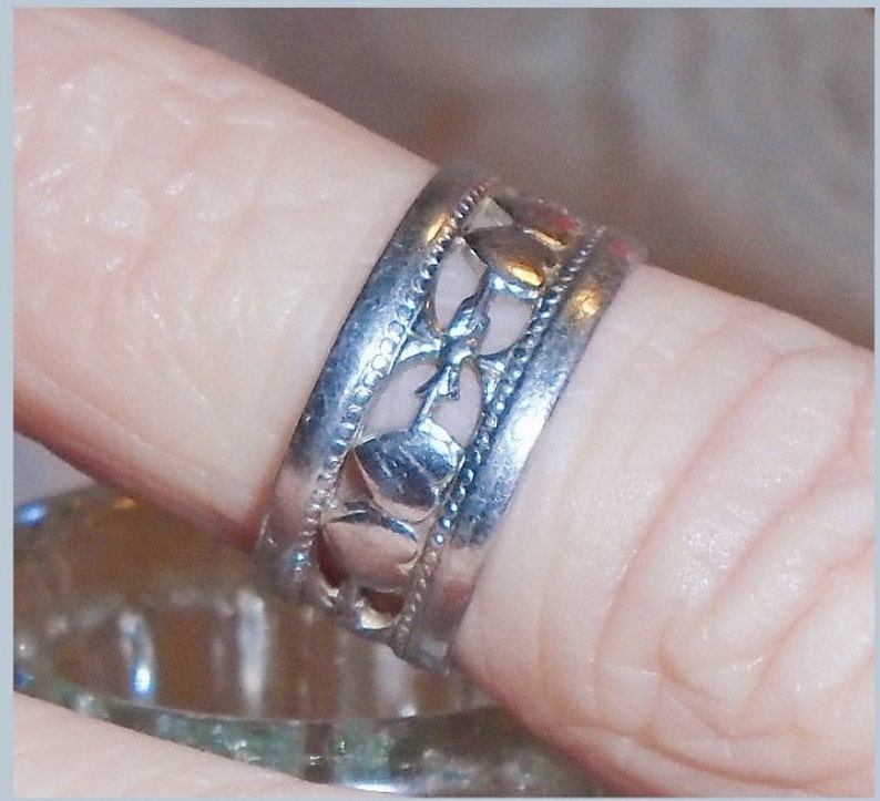 Heart and Arrow Design Antique Hearts Wedding Band Sterling Silver Cupid Arrow Design Ring. 1920s Art Nouveau Cut Out Band Ring