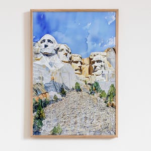 Puede incluir: Pintura a la acuarela del Monte Rushmore en un marco de madera. La obra representa a los cuatro presidentes estadounidenses tallados en la montaña, con un fondo de cielo azul. La pintura incluye detalles del paisaje circundante y árboles.