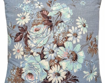 Vintage Sanderson blommigt tygkuddfodral i blått, målande blommor