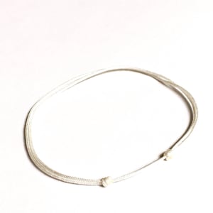Bracelet cordon BLANC Bijou porte bonheur minimaliste