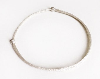 Pulsera cordón de PLATA Amuleto de la suerte minimalista