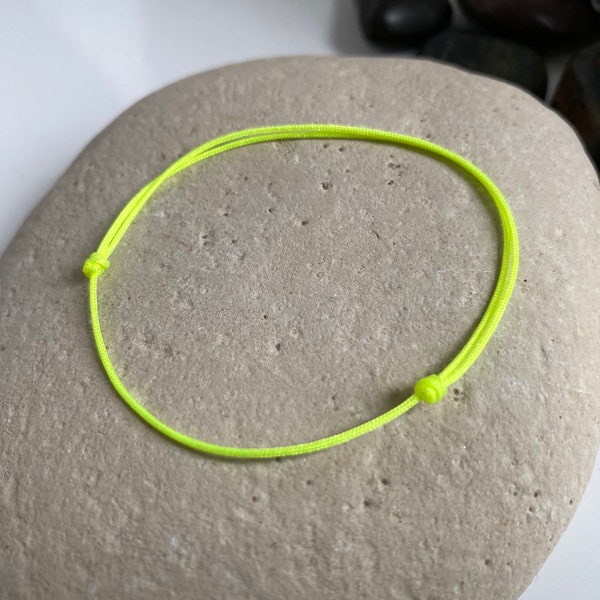 FLUORESZIERENDES GELBEs Kordelarmband Minimalistischer Glücksbringer