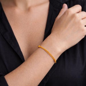 Bransoletka sznurkowa w kolorze musztardowo-żółtym – minimalistyczna biżuteria w modnym kolorze