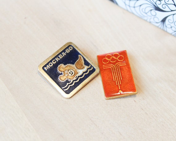2 OLYMPIC BADGES Vintage/ 2 Sports Badges, Olympi… - image 3