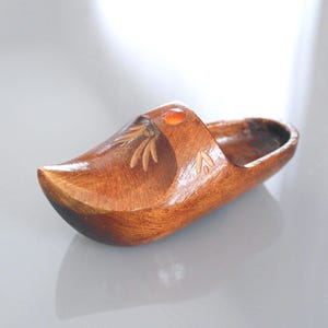 Houten asbak Vintage/ Kleine CLOG_ Houten asbak met gesneden patroon/ Vintage woonaccessoire/ Letland