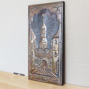 RIGA_EMBOSSED METAL PLAQUE Vintage / Metall Wandplatte mit Blick auf die Altstadt von Riga / Vintage Dekoration / Lettland