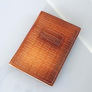 LEREN COVERS Vintage/ leren portmone, kaartenhoezen, documenten met autopatroon/ vintage leren accessoire/ Letland