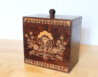 CAJA DE MADERA Vintage/ Caja de madera con patrón floral tallado/ Accesorio para el hogar retro ruso/ URSS