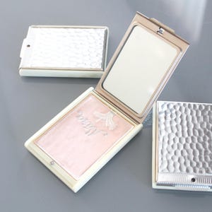 POWDER CASE Lettische Vintage / Puderdose NIXIE mit Innenspiegel / Vintage Beauty Accessoire / Lettland