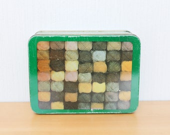 TIN BOX Vintage/ Green Tin Metal Handicrafts Box/ Vintage Home Accessory/ Estonia