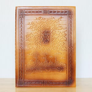 RIGA_LÄDERMAPP A4 Vintage/ Läderomslag med pressat gammalt Riga-mönster Storlek A4/ Vintage lädertillbehör/ Lettland