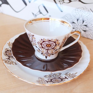KAFFEE SET Lettische Vintage / Dünne Porzellan Kaffeetasse, Untertasse, Dessertteller mit Blumen Aufkleber und Goldrand/ Lettland