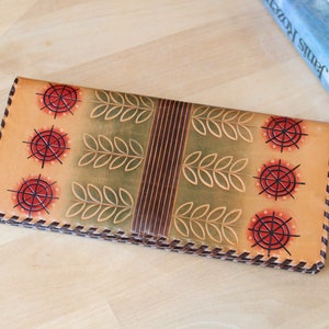 PORTEFEUILLE EN CUIR Vintage de Lettonie/Portefeuille en cuir à motif floral/Accessoire rétro en cuir/Lettonie, années 1970