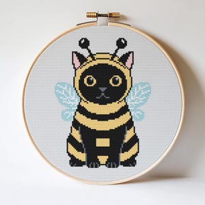 Kat kruissteek Bee kattenpatroon Modern coss stitch patroon kruissteekkaart Kitten Cat Lover cadeaupatroon Instant download pdf-borduurwerk