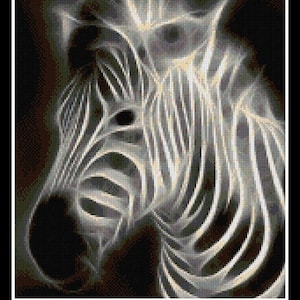 Puede incluir: Una imagen fractal en blanco y negro de una cabeza de cebra. Las rayas de la cebra están formadas por patrones y líneas intrincadas. La imagen se titula "Fractal Zebra - Neni Design".