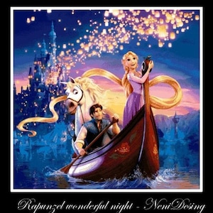 Peut inclure: Une scène romantique du film Raiponce, avec Raiponce et Flynn Rider dans un bateau sur un lac. Ils sont entourés de lanternes flottantes, et un cheval blanc est en arrière-plan. Le texte "Rapunzel wonderful night - Neni Desing" est en bas de l'image.