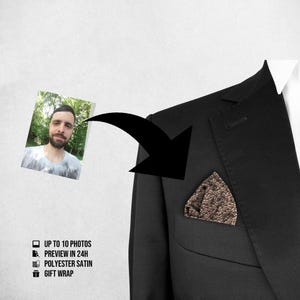 Könnte beinhalten: Ein schwarzer Anzug mit einem gemusterten Einstecktuch. Das Einstecktuch hat ein braunes und beiges Design. Das Bild enthält auch ein Foto einer Person und den Text "UP TO 10 PHOTOS", "PREVIEW IN 24H", "POLYESTER SATIN" und "GIFT WRAP".