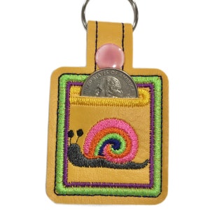 Quarter Keeper für Aldi-Einkaufswagen, süße Schnecke, handgefertigt, Regenbogenfarbe, leuchtendes Rosa oder Gelb, Schlüsselanhänger für Aldi-Buggy, bestickt