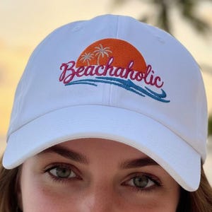 Beachaholic bestickter Hut-100% Baumwolltwill Cap-6-Panel-unstrukturiert-Urlaubshut-Strandliebhaber-Männer-Womens Kappe mit Spruch-Unisex Ballkappe