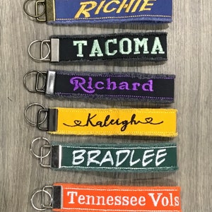 Llavero de pulsera personalizado, llavero de pulsera hecho a mano personalizado, llavero bordado, correa de llavero con nombre, cordón de muñeca, llavero
