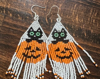 Black cat and pumpkin jack o’lantern Halloween inspired seed bead fringe earrings