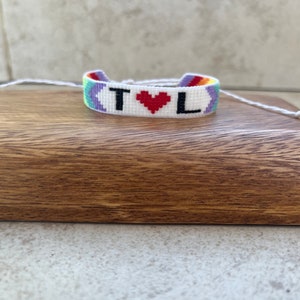 Customizable initial and heart seed bead bracelet - beadloom bracelet with chevrons