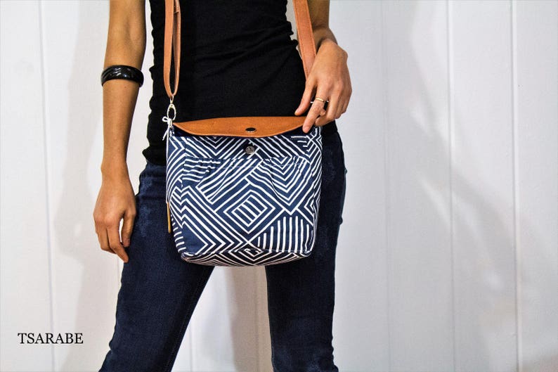 Cute camera bag with leather strap / Padded crossbody camera Etsy