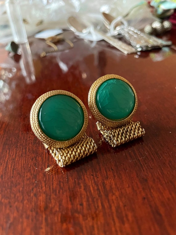 Mod 1970s mesh wrap green stone cufflinks