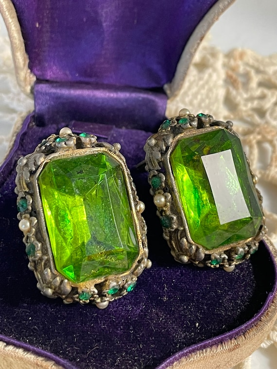 Fabulous vintage green faceted glass clip earrings