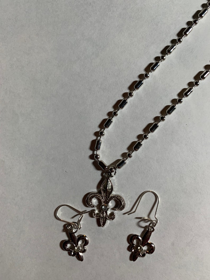Fleur De Lis Necklace and Earrings Set 