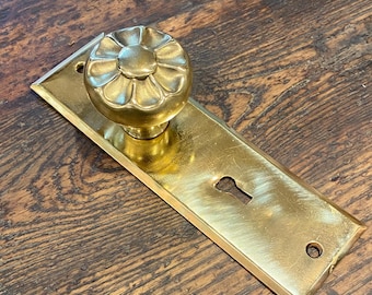 Antique Bow Motif Brass Doorknob and Escutcheon Backplate with Keyhole