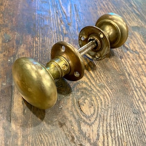 Tiradores y rosetones de estilo vintage desgastado para armarios, puertas francesas, puertas mosquiteras, patios y contraventanas.
